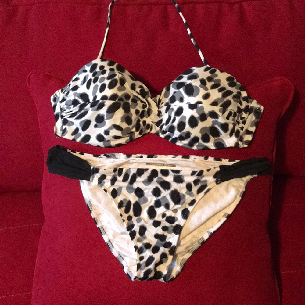 Leopard print VS bikini